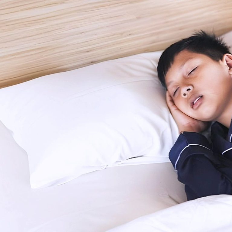 ลูกนอนกรนไม่ควรละเลย